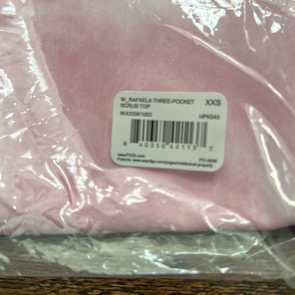 Figs Scrubs set raphaela top & bottoms BNWT LIMITED EDITION - Picture 3 of 3